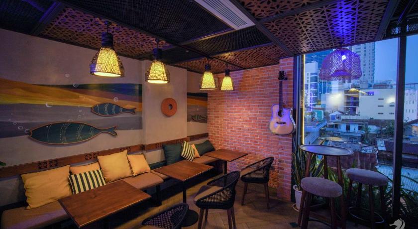 review Seahorse Đà Nẵng khu vực bar